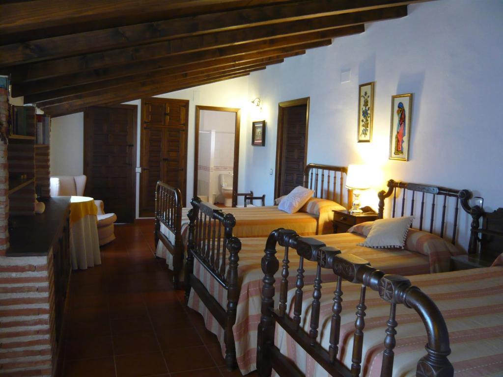 Hospederia Casa De La Torre Guest House Ел Тобосо Стая снимка