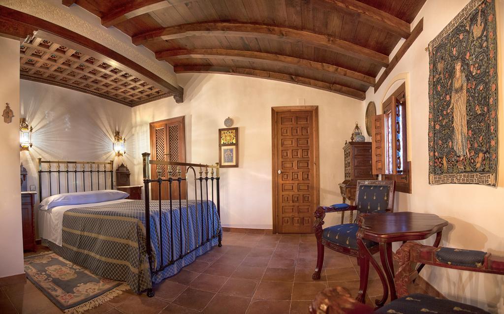 Hospederia Casa De La Torre Guest House Ел Тобосо Стая снимка