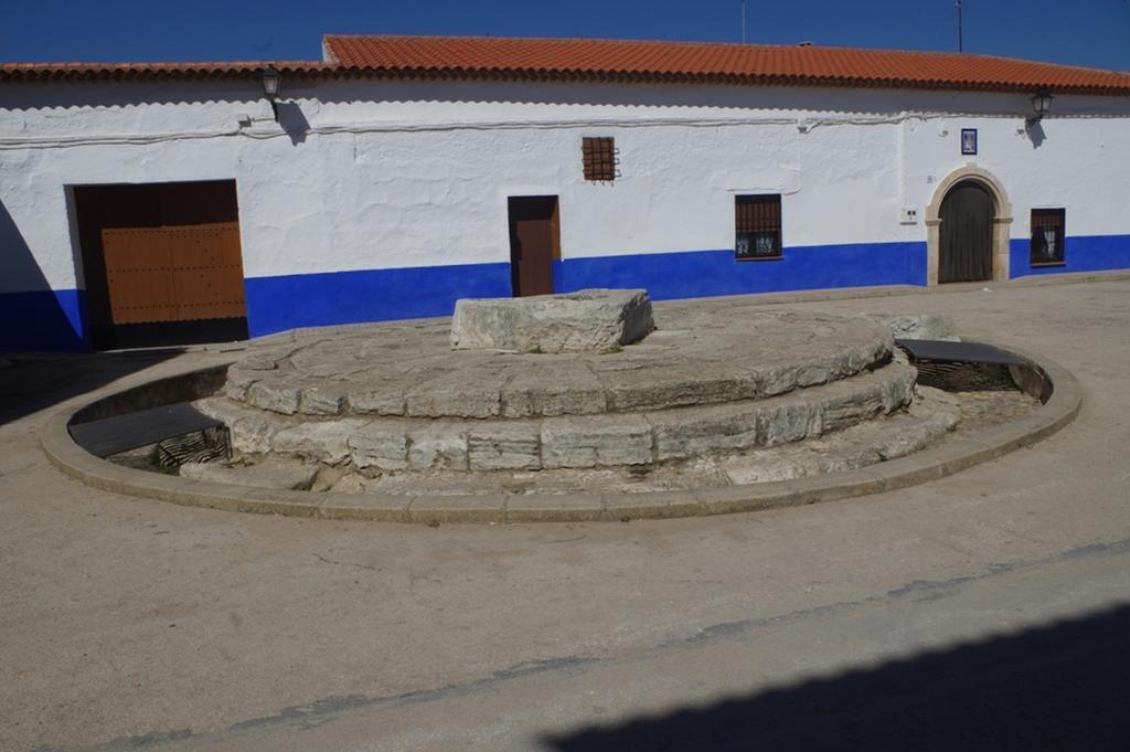 Hospederia Casa De La Torre Guest House Ел Тобосо Екстериор снимка