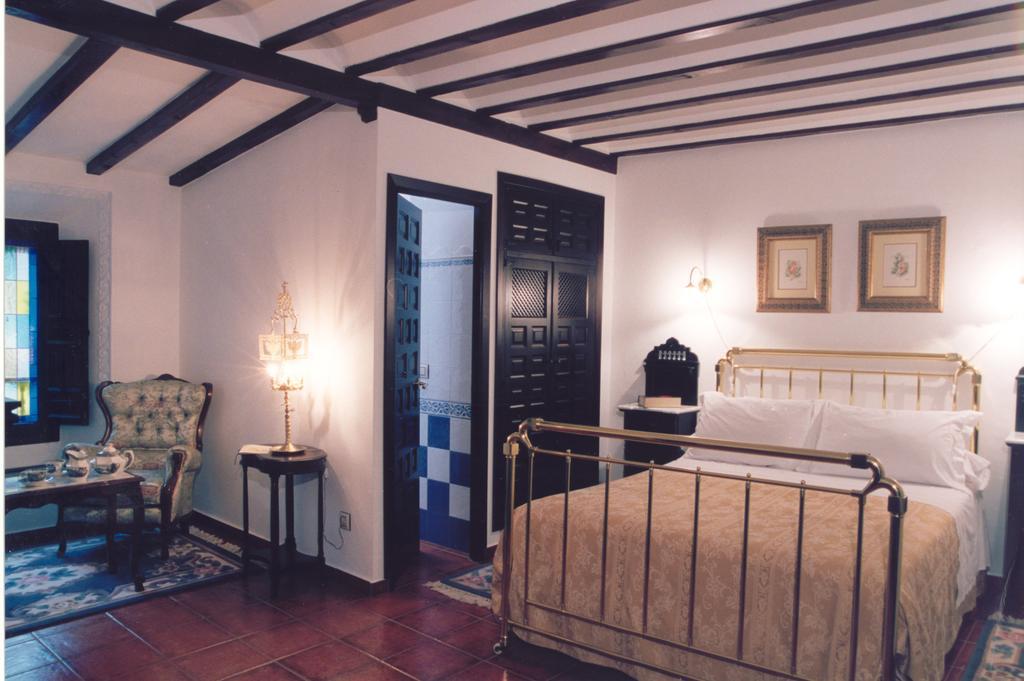 Hospederia Casa De La Torre Guest House Ел Тобосо Стая снимка